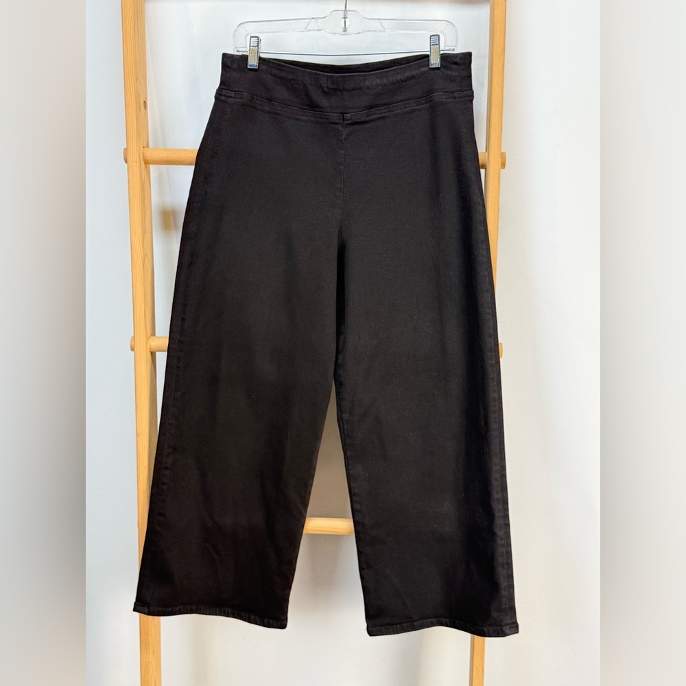 FRAME Women's black denim wide leg crop pants size 2.